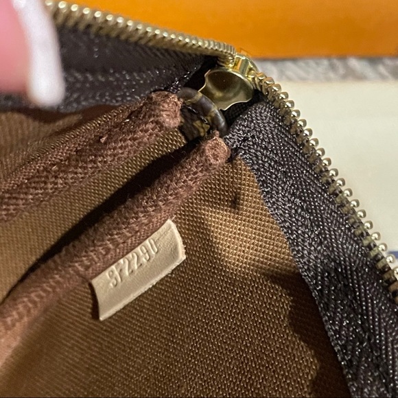 SOLD Louis Vuitton Mini Pochette in Monogram - Picture 7 of 8